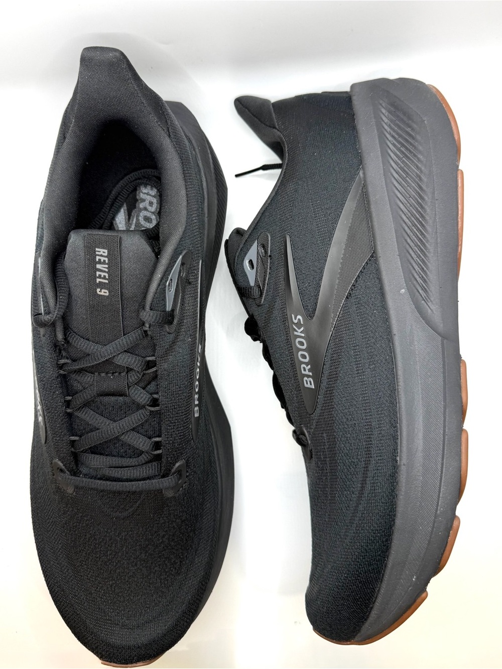 Brooks Revel 9 Black Men's Running Shoes with Gum Sole Accents